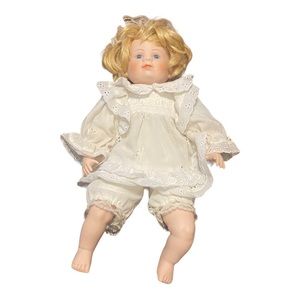 Vintage 14" Porcelain Doll Soft Body Unbranded Taiwain Blue Eyes Freckles Blonde